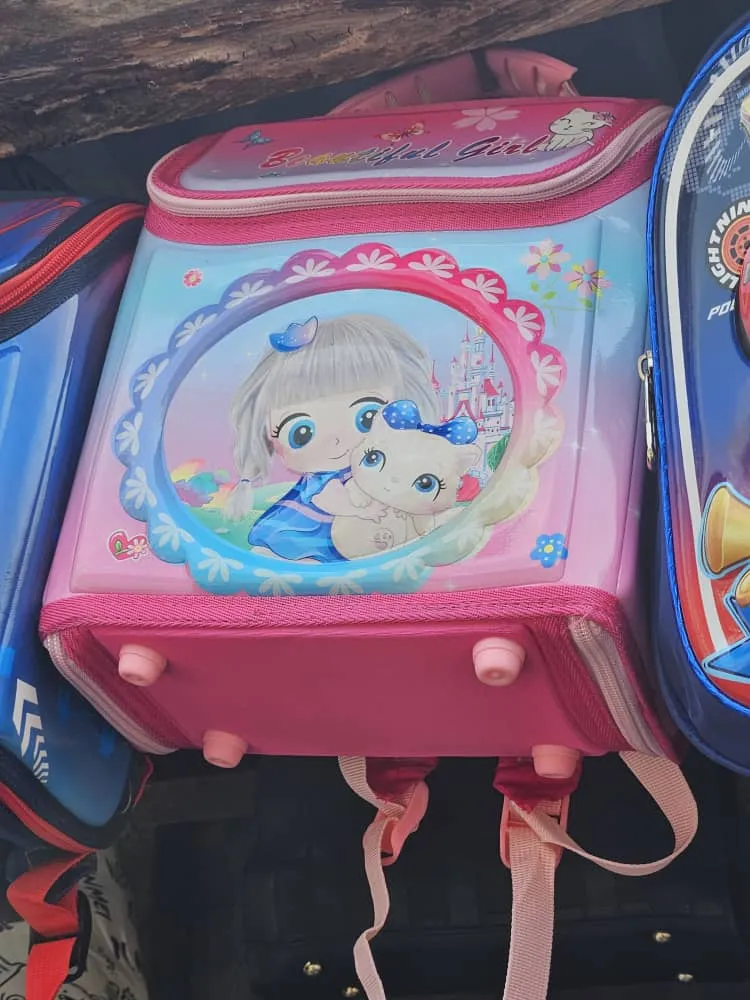 Square_shaped school bag